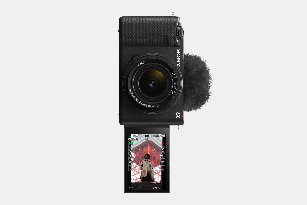 Afbeeldingen van een ZV-E1-camera met naar voren geklapt scherm, waarop een man te zien is in het verticale informatiedisplay