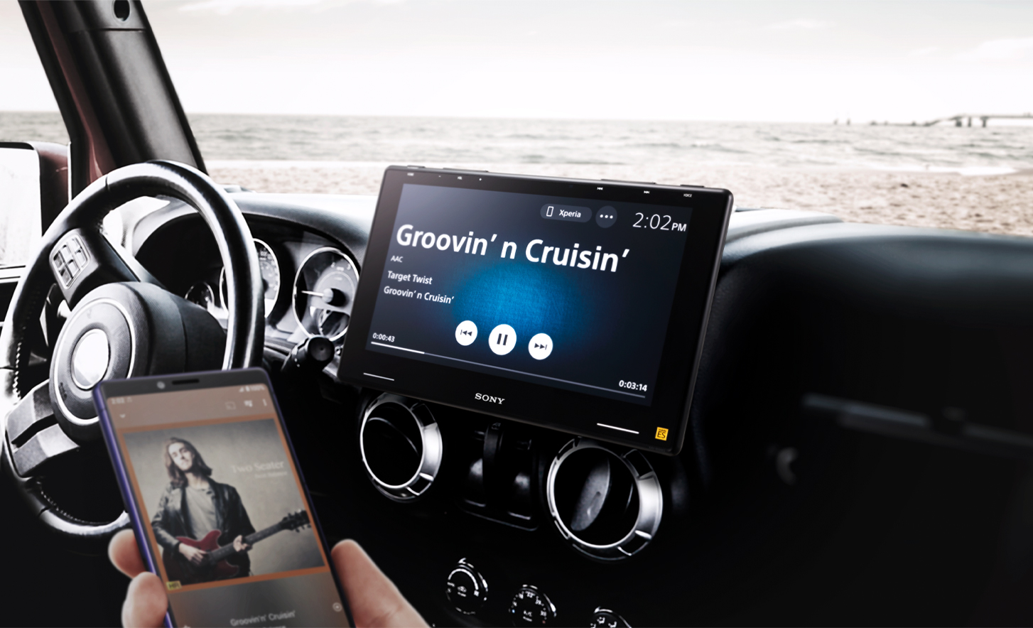 Afbeelding van de XAV-9550ES in een dashboard en een persoon die muziek vanaf hun telefoon streamt